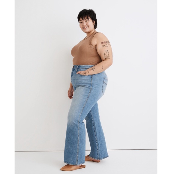 NWT 11" High-Rise Flare Jeans in Caine Wash - Picture 3 of 9